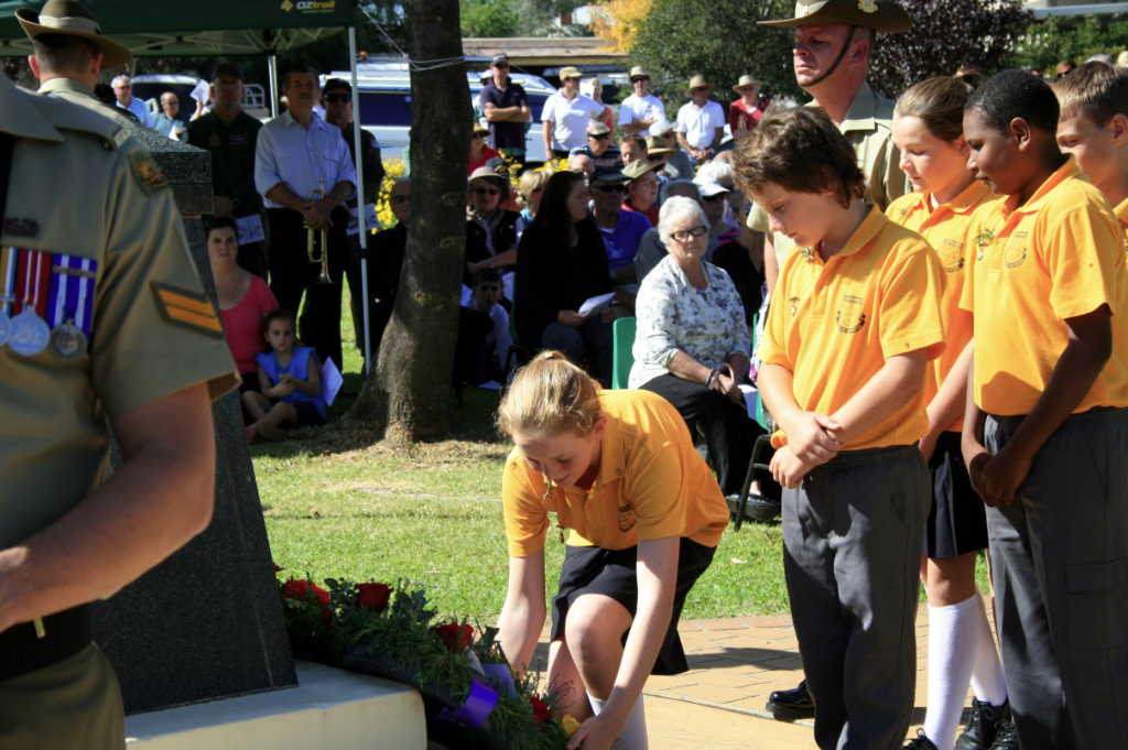 school children lay wreaths at Canowindra's ANZAC day memorial
